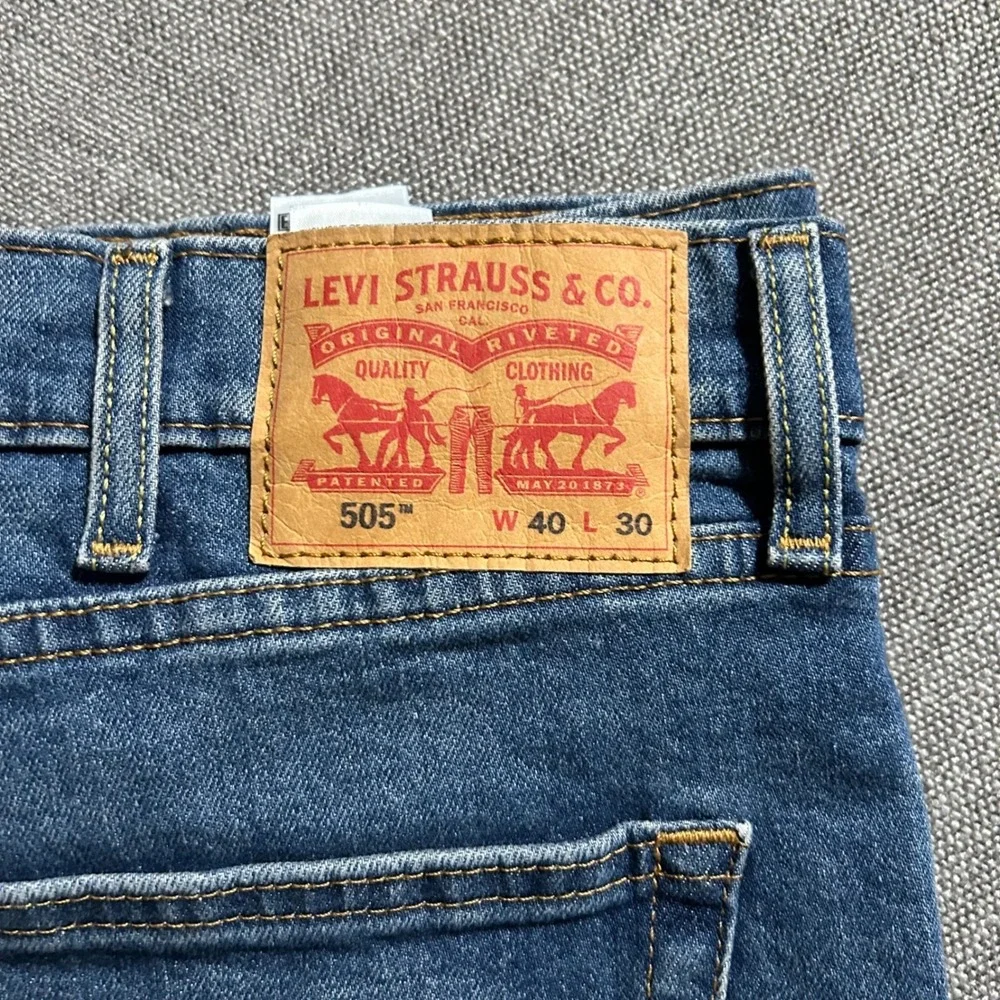 Levi's 505 Regular Fit Jeans Mens 40x30 Medium Wash Blue Straight Leg Denim